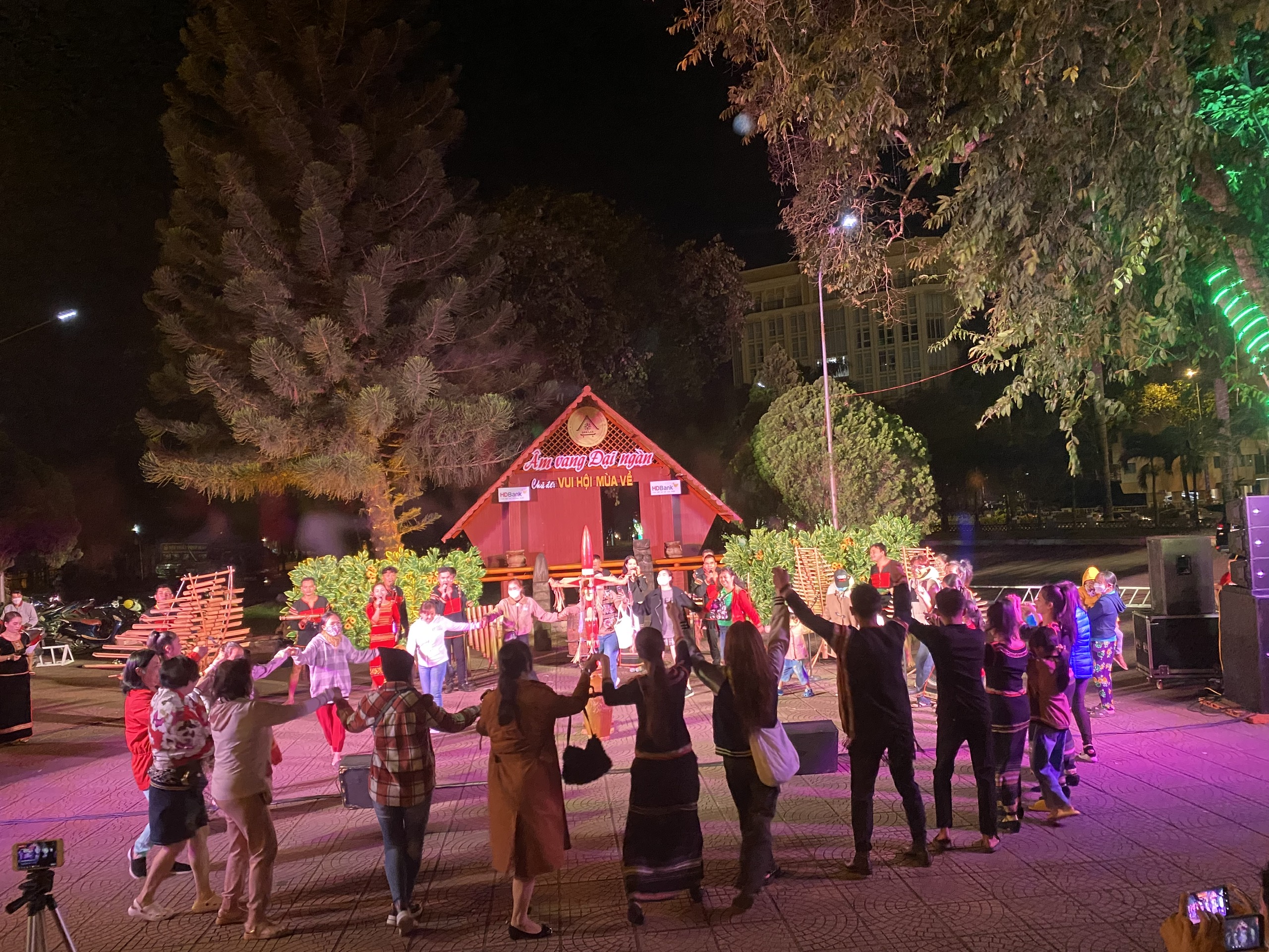 Chương trình biểu diễn Văn hóa cồng chiêng phục vụ Nhân dân và du khách